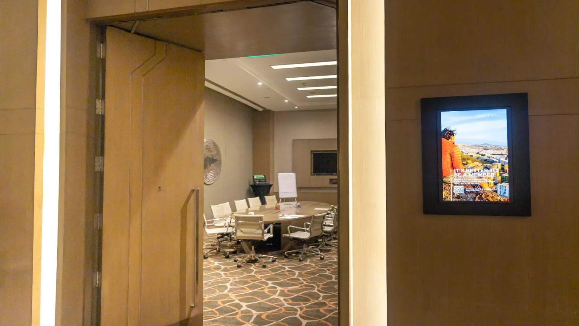Holiday Inn New Delhi Aerocity By Ihg 5*,