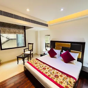 Veer Palace Park Hotel